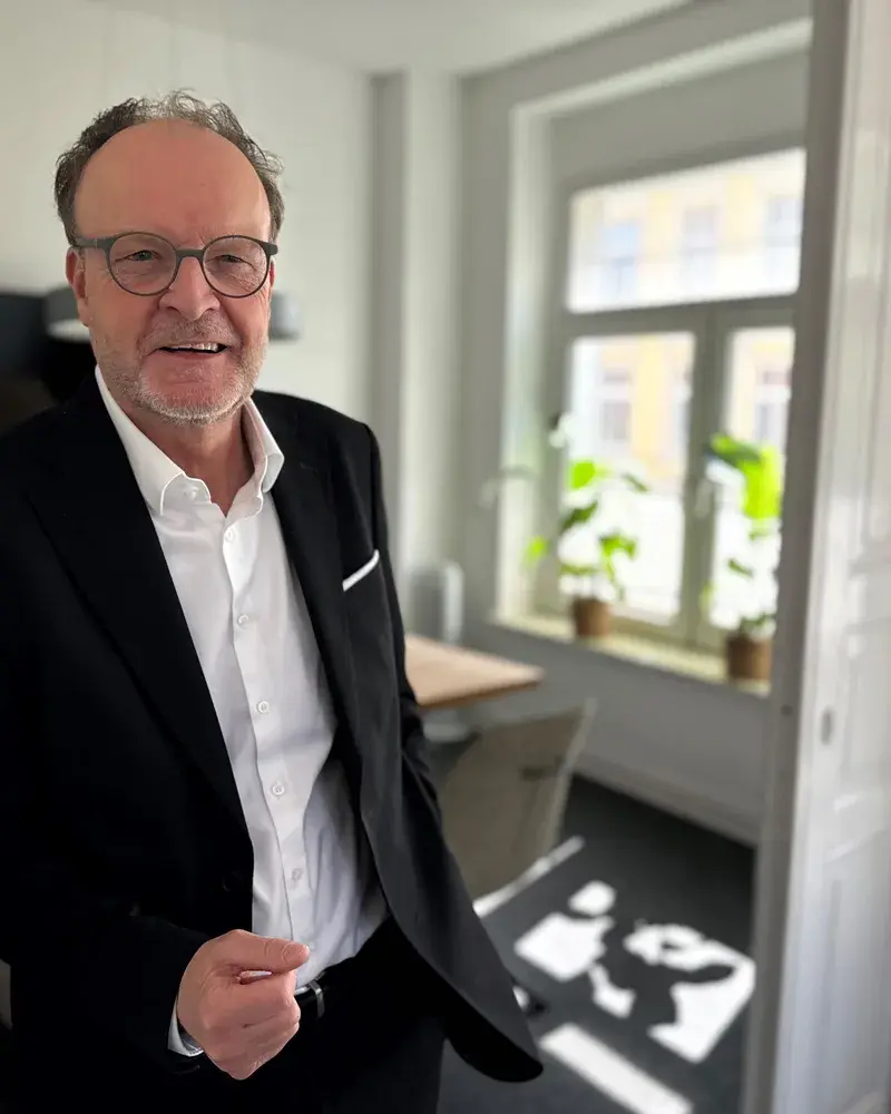 Jörg Michael — Portrait im Büro